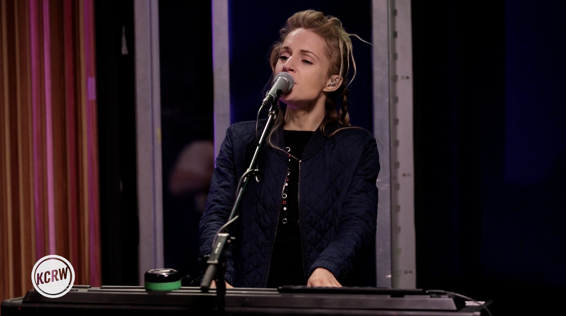 Video Live Sessions: Agnes Obel - Familiar